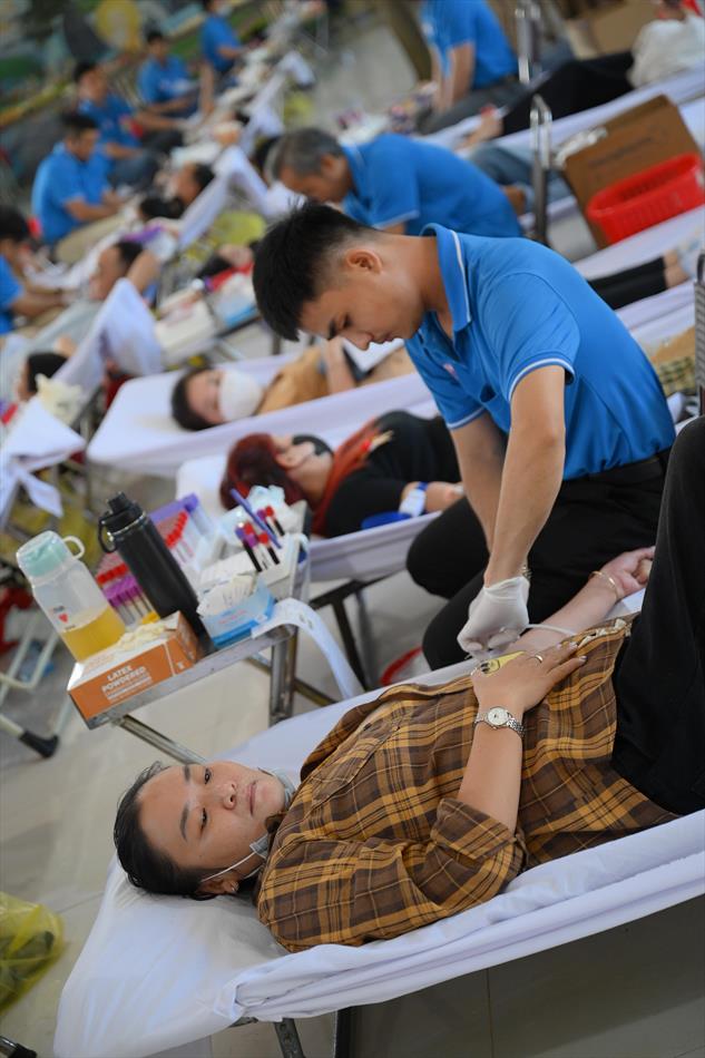 6 HIẾN MÁU TƯƠI ĐẸP 6 HIẾN MÁU TƯƠI ĐẸP