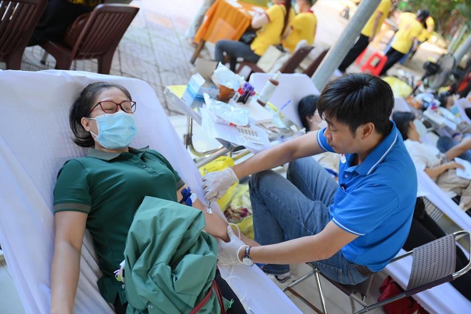 6 HIẾN MÁU TƯƠI ĐẸP 6 HIẾN MÁU TƯƠI ĐẸP