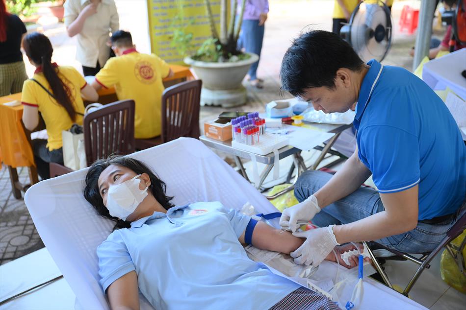 6 HIẾN MÁU TƯƠI ĐẸP 6 HIẾN MÁU TƯƠI ĐẸP
