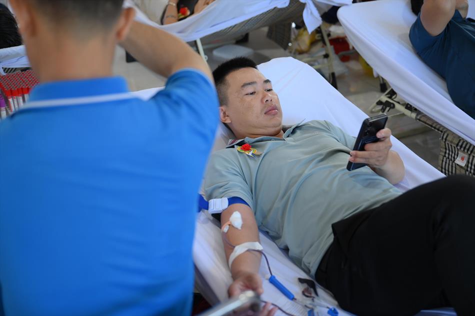 6 HIẾN MÁU TƯƠI ĐẸP 6 HIẾN MÁU TƯƠI ĐẸP