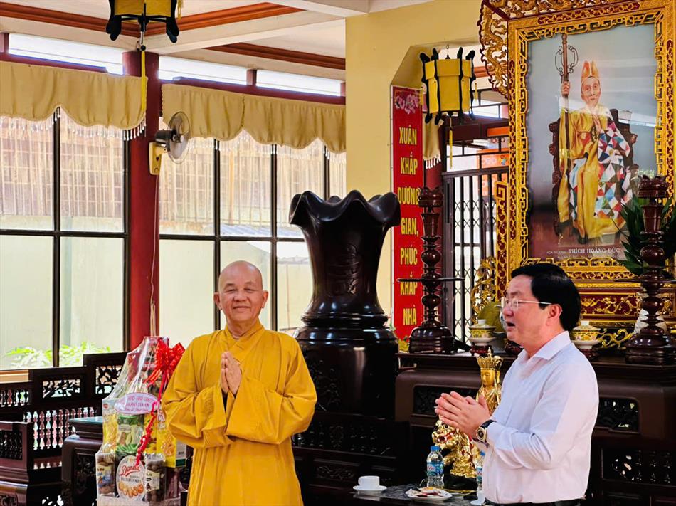 BÍ THƯ TỈNH UỶ LONG AN NGUYỄN VĂN QUYẾT THĂM VÀ CHÚC MỪNG ĐẠI LỄ PHẬT ĐẢN TẠI BAN TRỊ SỰ GHPGVN TỈNH LONG AN BÍ THƯ TỈNH UỶ LONG AN NGUYỄN VĂN QUYẾT THĂM VÀ CHÚC MỪNG ĐẠI LỄ PHẬT ĐẢN TẠI BAN TRỊ SỰ GHPGVN TỈNH LONG AN
