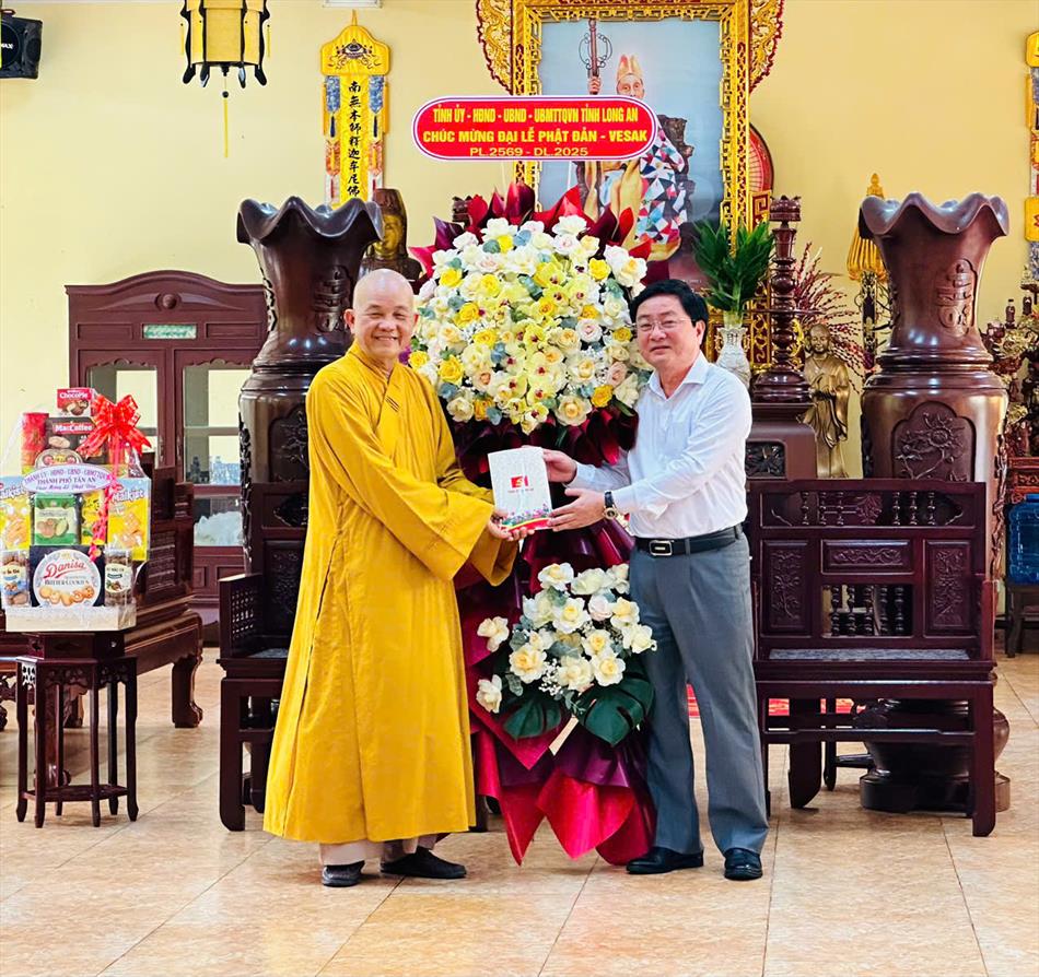 BÍ THƯ TỈNH UỶ LONG AN NGUYỄN VĂN QUYẾT THĂM VÀ CHÚC MỪNG ĐẠI LỄ PHẬT ĐẢN TẠI BAN TRỊ SỰ GHPGVN TỈNH LONG AN BÍ THƯ TỈNH UỶ LONG AN NGUYỄN VĂN QUYẾT THĂM VÀ CHÚC MỪNG ĐẠI LỄ PHẬT ĐẢN TẠI BAN TRỊ SỰ GHPGVN TỈNH LONG AN