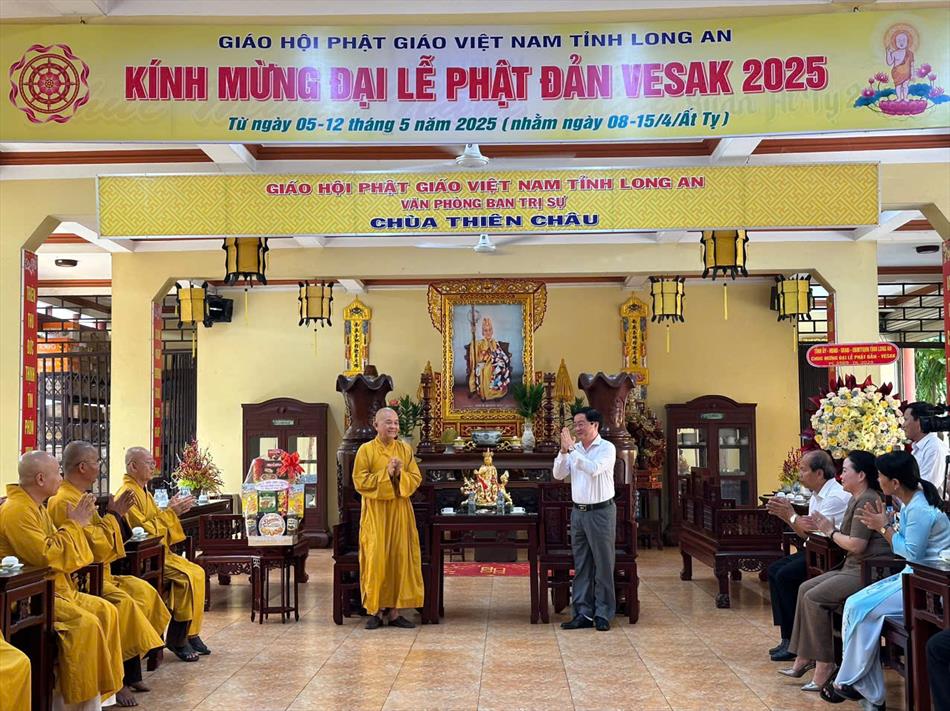 BÍ THƯ TỈNH UỶ LONG AN NGUYỄN VĂN QUYẾT THĂM VÀ CHÚC MỪNG ĐẠI LỄ PHẬT ĐẢN TẠI BAN TRỊ SỰ GHPGVN TỈNH LONG AN BÍ THƯ TỈNH UỶ LONG AN NGUYỄN VĂN QUYẾT THĂM VÀ CHÚC MỪNG ĐẠI LỄ PHẬT ĐẢN TẠI BAN TRỊ SỰ GHPGVN TỈNH LONG AN