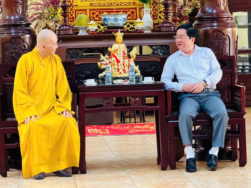 BÍ THƯ TỈNH UỶ LONG AN NGUYỄN VĂN QUYẾT THĂM VÀ CHÚC MỪNG ĐẠI LỄ PHẬT ĐẢN TẠI BAN TRỊ SỰ GHPGVN TỈNH LONG AN BÍ THƯ TỈNH UỶ LONG AN NGUYỄN VĂN QUYẾT THĂM VÀ CHÚC MỪNG ĐẠI LỄ PHẬT ĐẢN TẠI BAN TRỊ SỰ GHPGVN TỈNH LONG AN