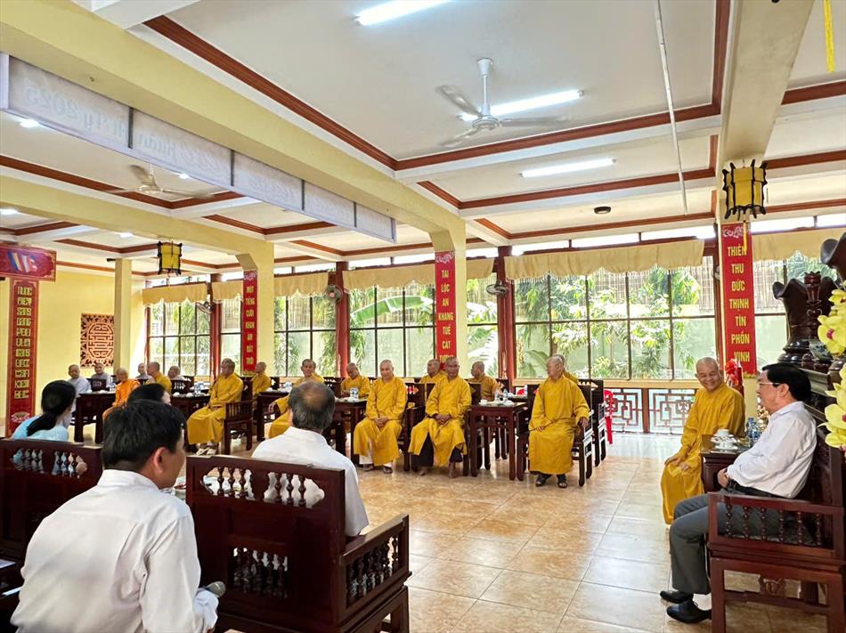 BÍ THƯ TỈNH UỶ LONG AN NGUYỄN VĂN QUYẾT THĂM VÀ CHÚC MỪNG ĐẠI LỄ PHẬT ĐẢN TẠI BAN TRỊ SỰ GHPGVN TỈNH LONG AN BÍ THƯ TỈNH UỶ LONG AN NGUYỄN VĂN QUYẾT THĂM VÀ CHÚC MỪNG ĐẠI LỄ PHẬT ĐẢN TẠI BAN TRỊ SỰ GHPGVN TỈNH LONG AN