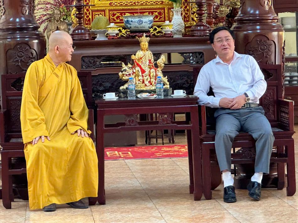 BÍ THƯ TỈNH UỶ LONG AN NGUYỄN VĂN QUYẾT THĂM VÀ CHÚC MỪNG ĐẠI LỄ PHẬT ĐẢN TẠI BAN TRỊ SỰ GHPGVN TỈNH LONG AN BÍ THƯ TỈNH UỶ LONG AN NGUYỄN VĂN QUYẾT THĂM VÀ CHÚC MỪNG ĐẠI LỄ PHẬT ĐẢN TẠI BAN TRỊ SỰ GHPGVN TỈNH LONG AN