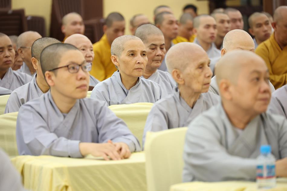 Bình Dương: Ban Hoằng pháp, Ban Kinh tế Tài chính Trung ương thăm trường hạ Phật giáo tỉnh