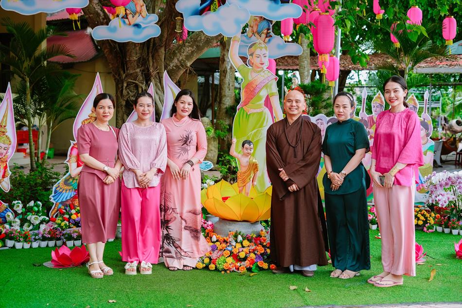 Cập nhật Phật đản tại chùa Ân Thọ: Lễ hội bánh xèo bắt đầu chiêu đãi