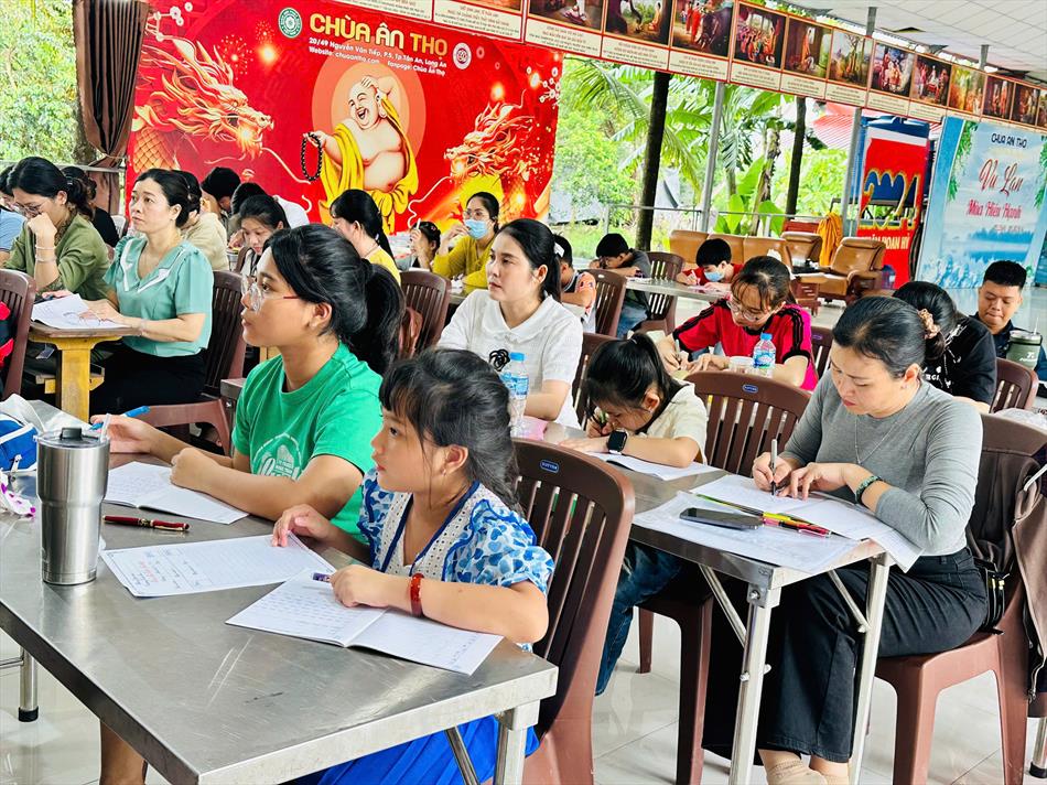 CHỮ ĐẸP – TÂM ĐẸP: BUỔI HỌC Ý NGHĨA TẠI CHÙA ÂN THỌ CHỮ ĐẸP – TÂM ĐẸP: BUỔI HỌC Ý NGHĨA TẠI CHÙA ÂN THỌ