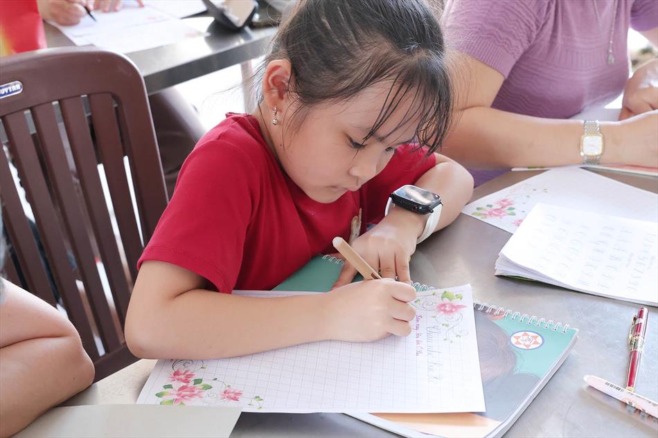 CHỮ ĐẸP – TÂM ĐẸP: BUỔI HỌC Ý NGHĨA TẠI CHÙA ÂN THỌ CHỮ ĐẸP – TÂM ĐẸP: BUỔI HỌC Ý NGHĨA TẠI CHÙA ÂN THỌ