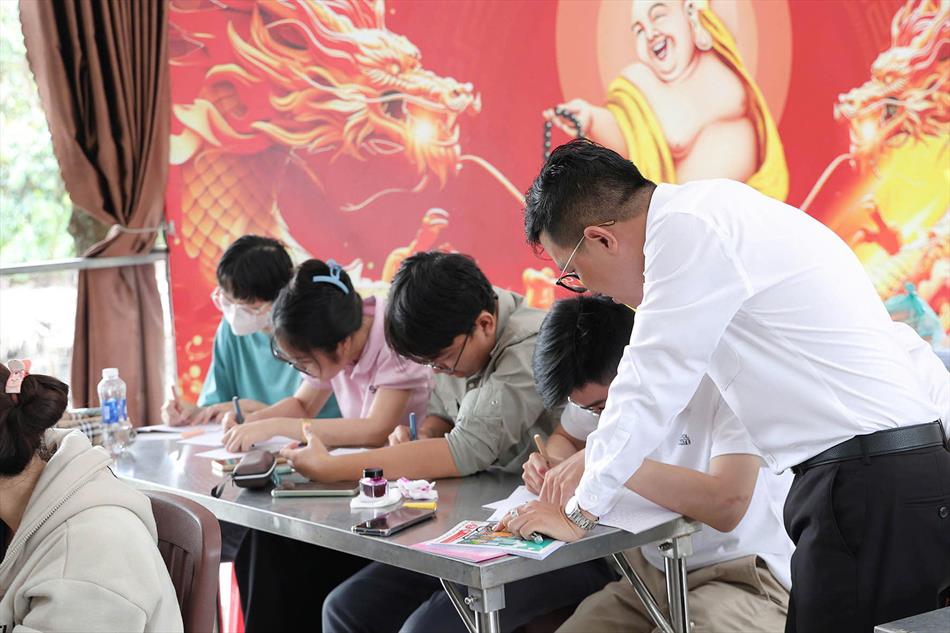 CHỮ ĐẸP – TÂM ĐẸP: BUỔI HỌC Ý NGHĨA TẠI CHÙA ÂN THỌ CHỮ ĐẸP – TÂM ĐẸP: BUỔI HỌC Ý NGHĨA TẠI CHÙA ÂN THỌ