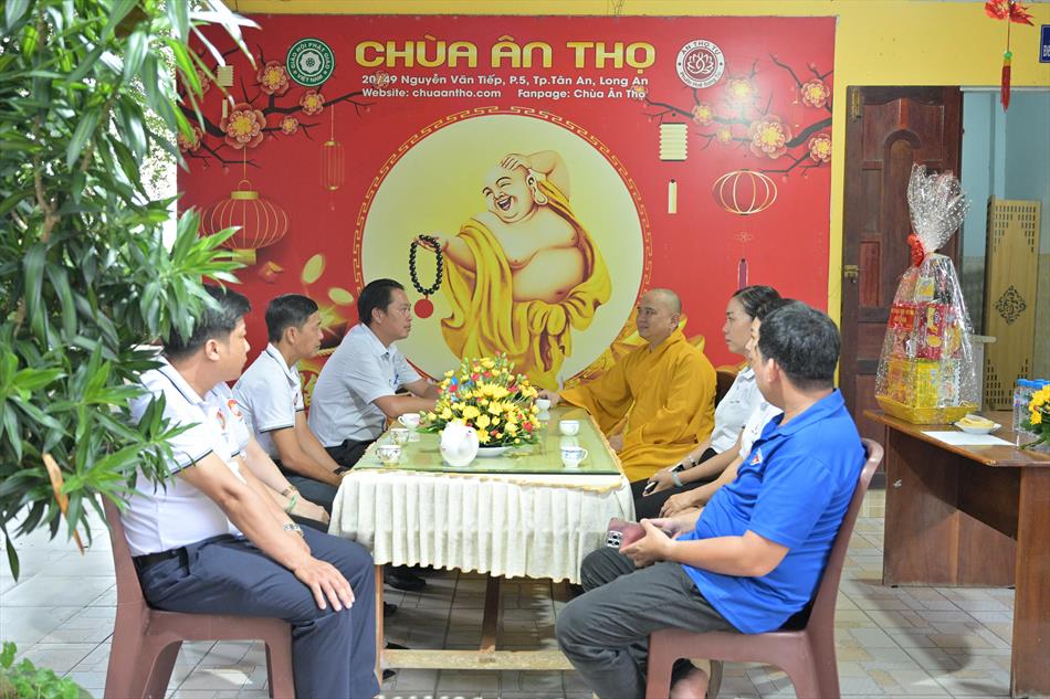 3 TIẾP ĐOÀN ĐẠI DIỆN PHƯỜNG LONG AN 3 TIẾP ĐOÀN ĐẠI DIỆN PHƯỜNG LONG AN