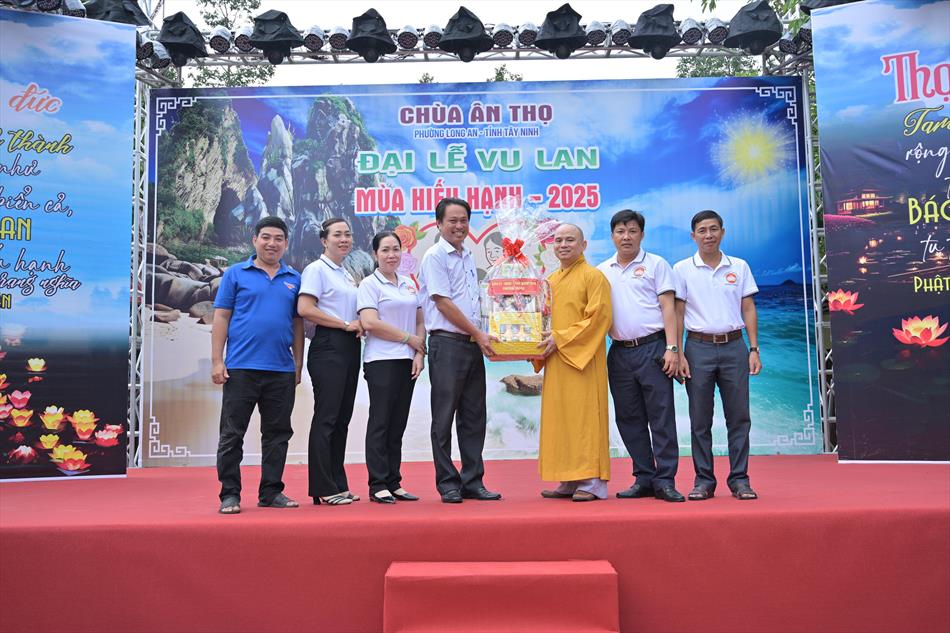 3 TIẾP ĐOÀN ĐẠI DIỆN PHƯỜNG LONG AN 3 TIẾP ĐOÀN ĐẠI DIỆN PHƯỜNG LONG AN