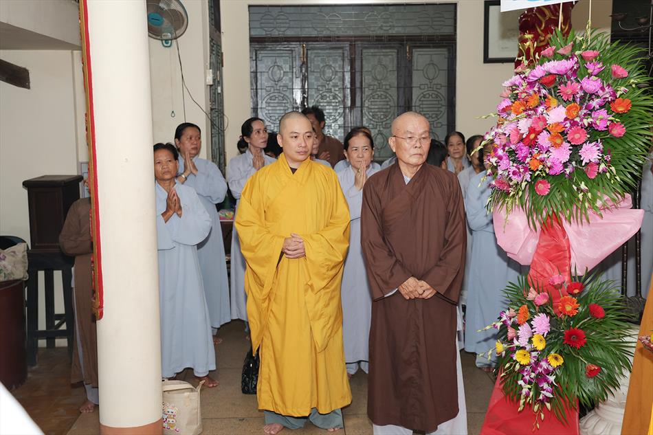 CHÙA ÂN THỌ TỤNG KINH CẦU NGUYỆN  CHÙA ÂN THỌ TỤNG KINH CẦU NGUYỆN