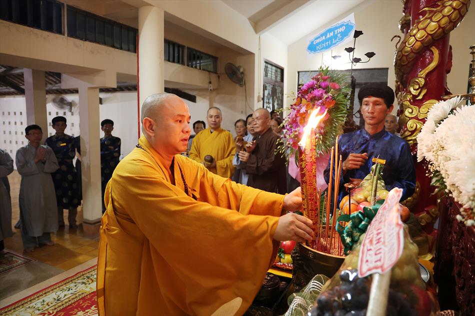 CHÙA ÂN THỌ TỤNG KINH CẦU NGUYỆN  CHÙA ÂN THỌ TỤNG KINH CẦU NGUYỆN