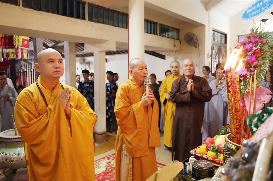 CHÙA ÂN THỌ TỤNG KINH CẦU NGUYỆN  CHÙA ÂN THỌ TỤNG KINH CẦU NGUYỆN