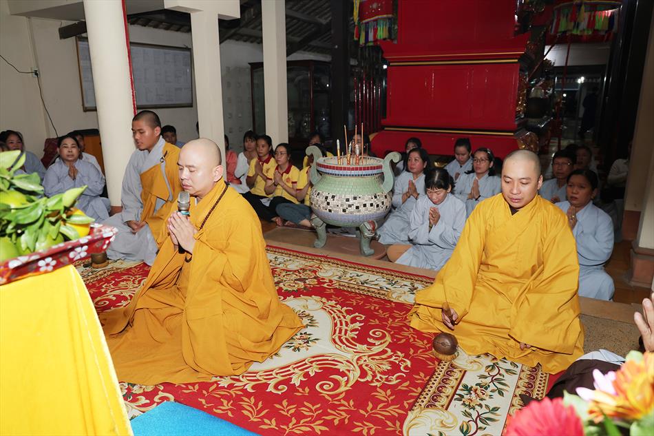 CHÙA ÂN THỌ TỤNG KINH CẦU NGUYỆN  CHÙA ÂN THỌ TỤNG KINH CẦU NGUYỆN