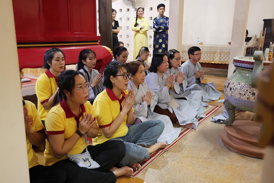 CHÙA ÂN THỌ TỤNG KINH CẦU NGUYỆN  CHÙA ÂN THỌ TỤNG KINH CẦU NGUYỆN