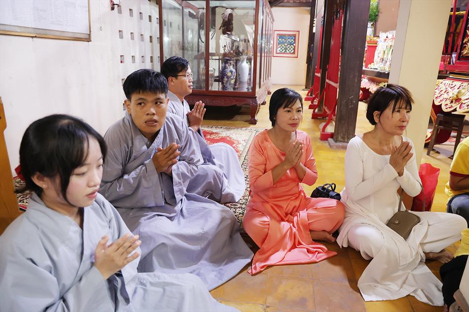 CHÙA ÂN THỌ TỤNG KINH CẦU NGUYỆN  CHÙA ÂN THỌ TỤNG KINH CẦU NGUYỆN