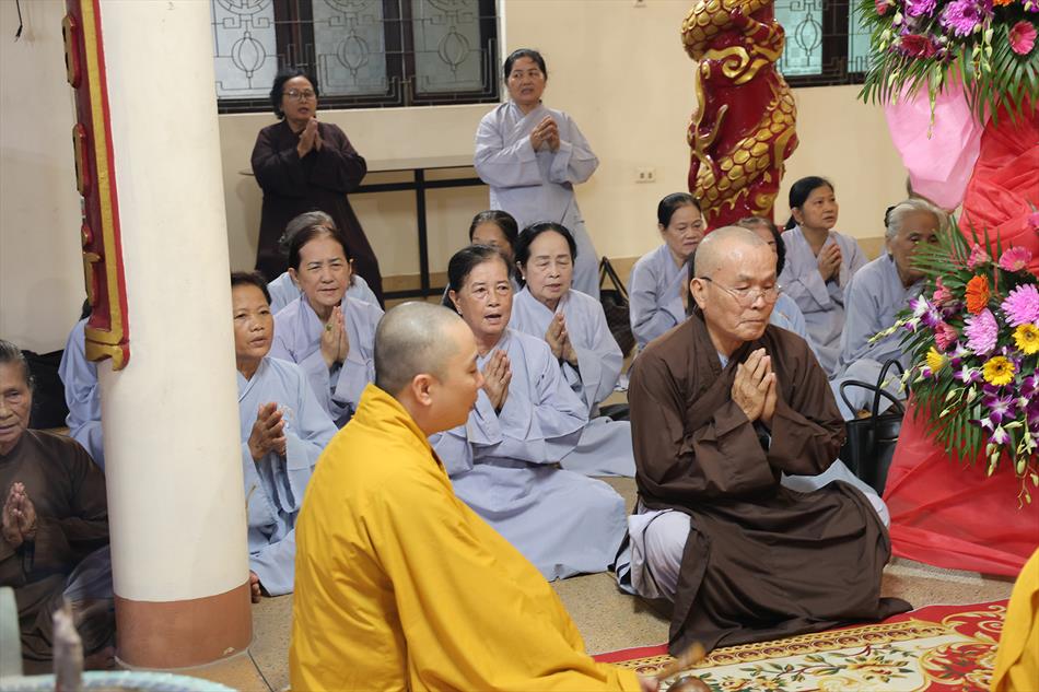 CHÙA ÂN THỌ TỤNG KINH CẦU NGUYỆN  CHÙA ÂN THỌ TỤNG KINH CẦU NGUYỆN