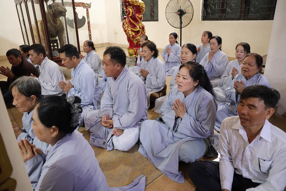 CHÙA ÂN THỌ TỤNG KINH CẦU NGUYỆN  CHÙA ÂN THỌ TỤNG KINH CẦU NGUYỆN