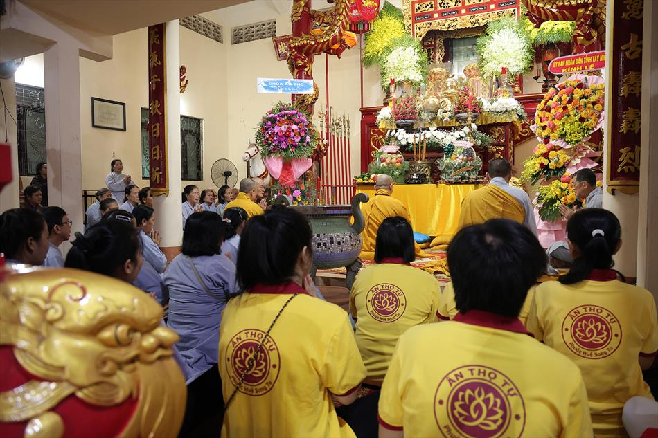 CHÙA ÂN THỌ TỤNG KINH CẦU NGUYỆN  CHÙA ÂN THỌ TỤNG KINH CẦU NGUYỆN