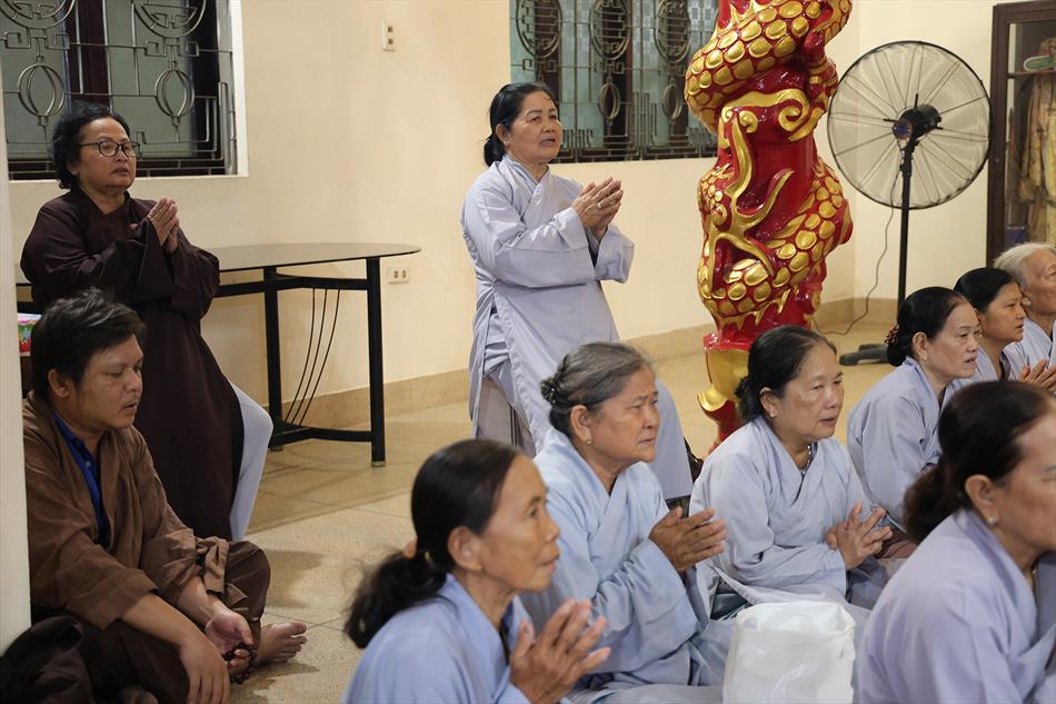 CHÙA ÂN THỌ TỤNG KINH CẦU NGUYỆN  CHÙA ÂN THỌ TỤNG KINH CẦU NGUYỆN