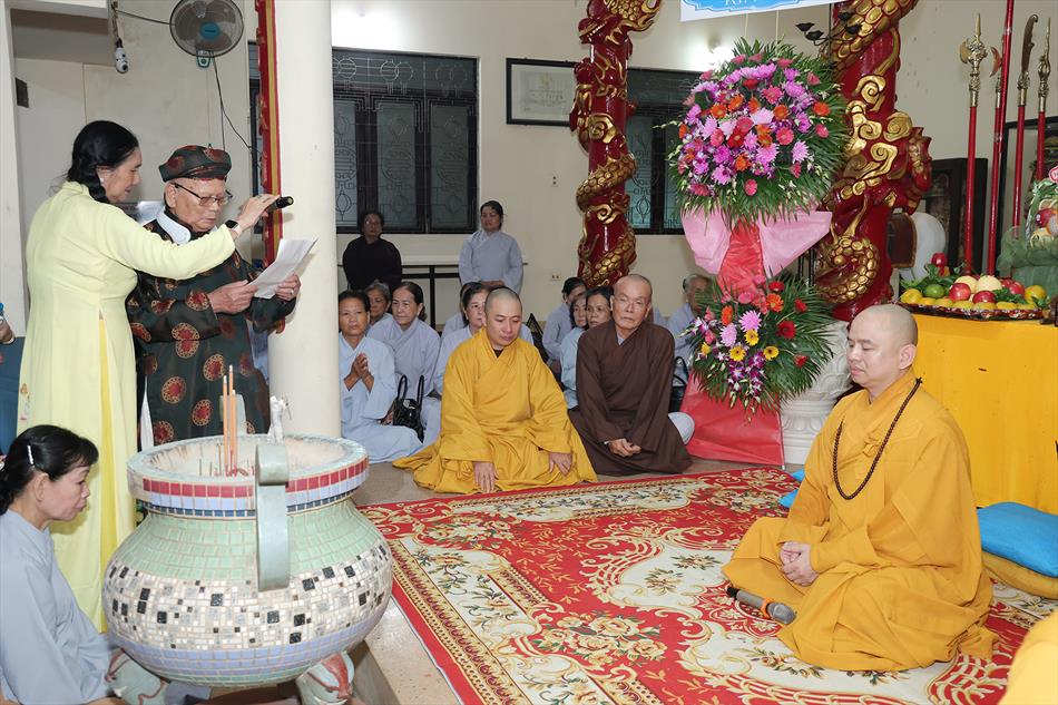 CHÙA ÂN THỌ TỤNG KINH CẦU NGUYỆN  CHÙA ÂN THỌ TỤNG KINH CẦU NGUYỆN