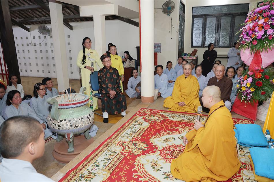 CHÙA ÂN THỌ TỤNG KINH CẦU NGUYỆN  CHÙA ÂN THỌ TỤNG KINH CẦU NGUYỆN