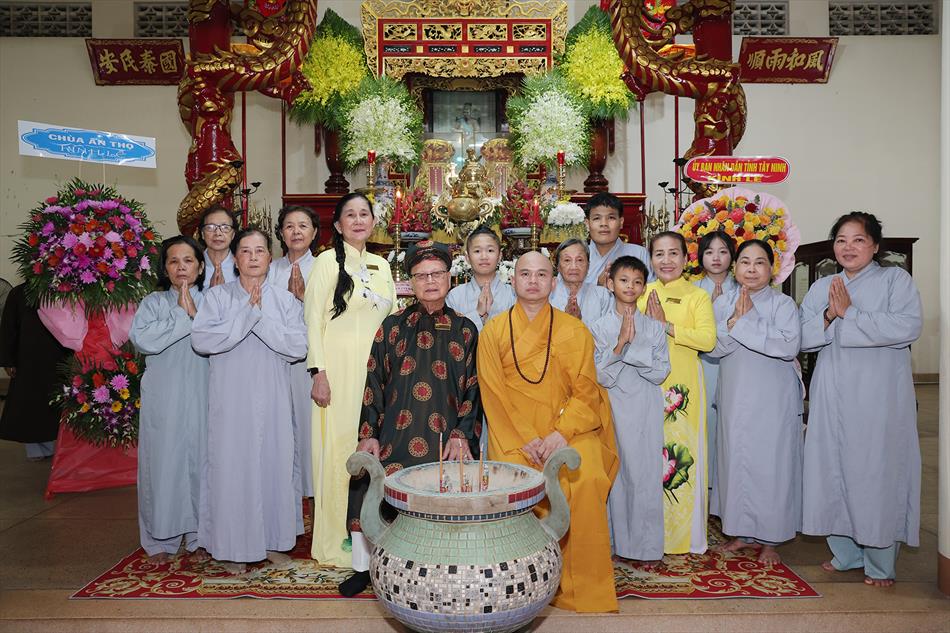 CHÙA ÂN THỌ TỤNG KINH CẦU NGUYỆN  CHÙA ÂN THỌ TỤNG KINH CẦU NGUYỆN