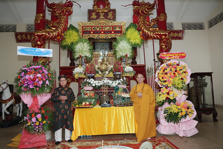 CHÙA ÂN THỌ TỤNG KINH CẦU NGUYỆN  CHÙA ÂN THỌ TỤNG KINH CẦU NGUYỆN