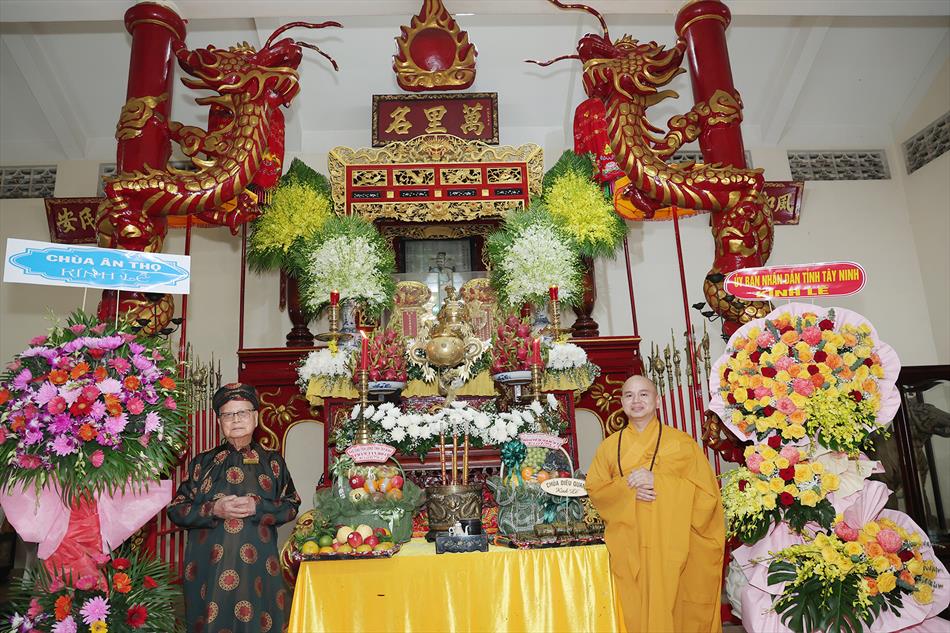 CHÙA ÂN THỌ TỤNG KINH CẦU NGUYỆN  CHÙA ÂN THỌ TỤNG KINH CẦU NGUYỆN