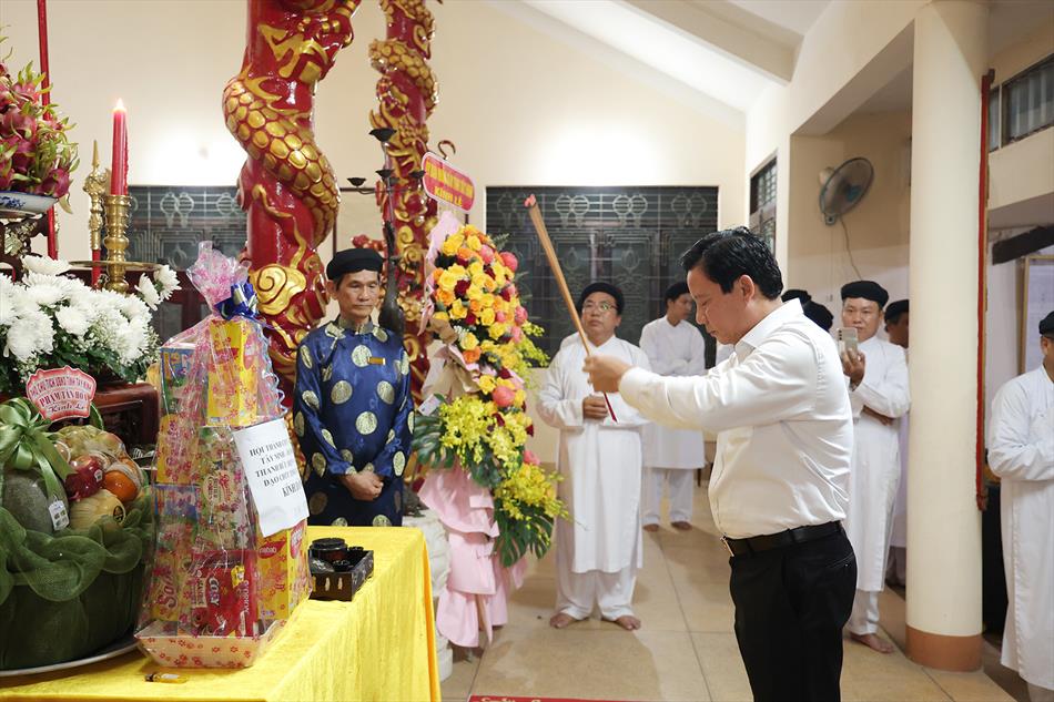 ÔNG PHẠM TẤN HOÀ THAM DỰ LỄ GIỖ ÔNG PHẠM TẤN HOÀ THAM DỰ LỄ GIỖ