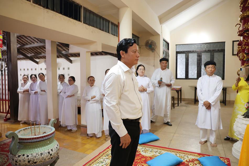 ÔNG PHẠM TẤN HOÀ THAM DỰ LỄ GIỖ ÔNG PHẠM TẤN HOÀ THAM DỰ LỄ GIỖ