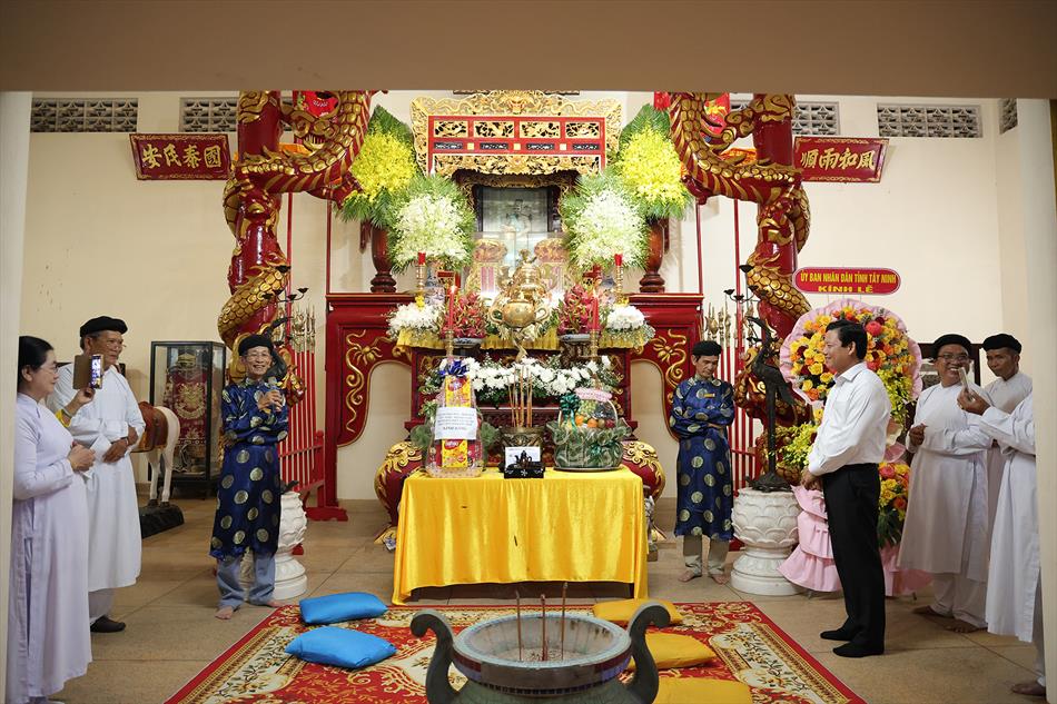 ÔNG PHẠM TẤN HOÀ THAM DỰ LỄ GIỖ ÔNG PHẠM TẤN HOÀ THAM DỰ LỄ GIỖ