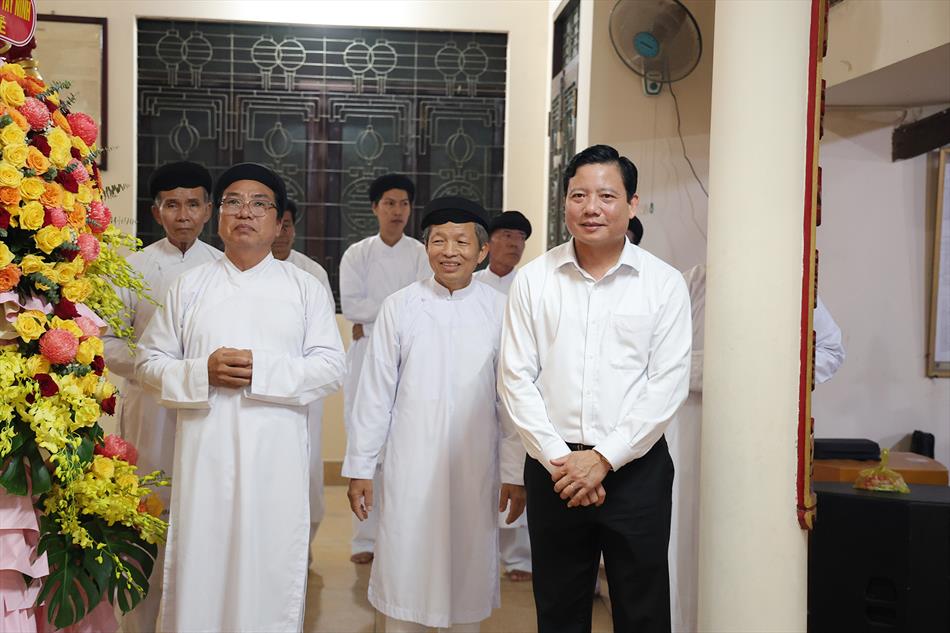 ÔNG PHẠM TẤN HOÀ THAM DỰ LỄ GIỖ ÔNG PHẠM TẤN HOÀ THAM DỰ LỄ GIỖ