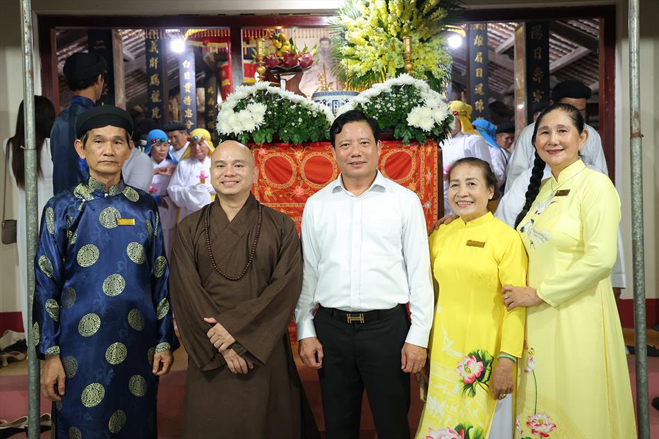 ÔNG PHẠM TẤN HOÀ THAM DỰ LỄ GIỖ ÔNG PHẠM TẤN HOÀ THAM DỰ LỄ GIỖ