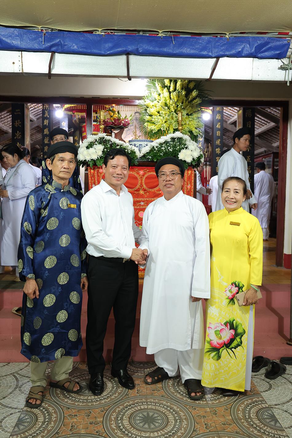 ÔNG PHẠM TẤN HOÀ THAM DỰ LỄ GIỖ ÔNG PHẠM TẤN HOÀ THAM DỰ LỄ GIỖ