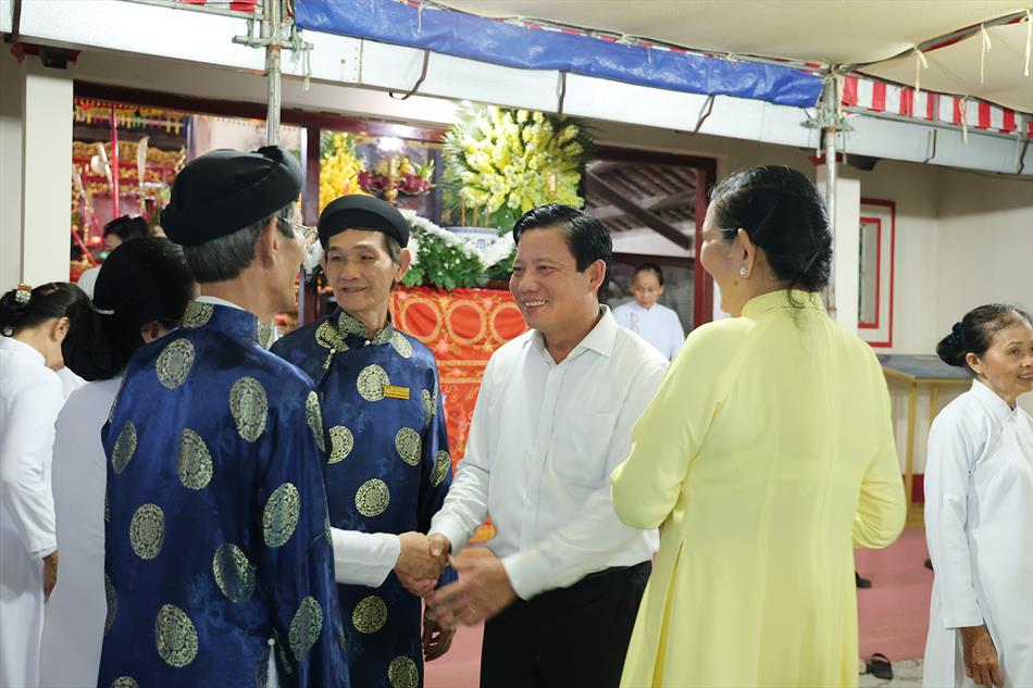 ÔNG PHẠM TẤN HOÀ THAM DỰ LỄ GIỖ ÔNG PHẠM TẤN HOÀ THAM DỰ LỄ GIỖ