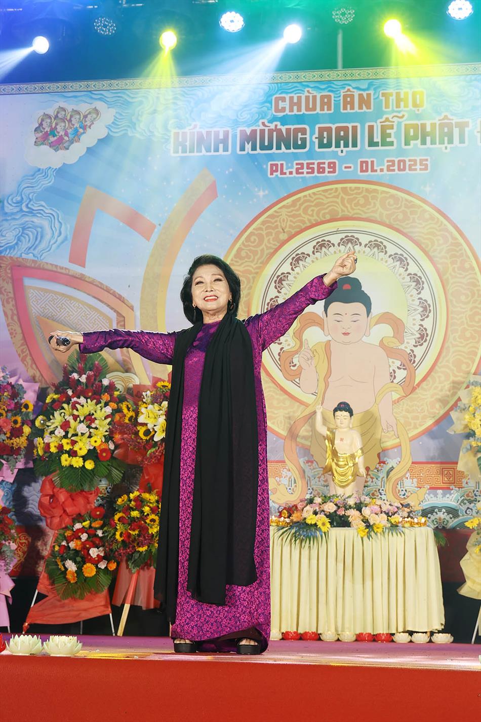 6 NSND BẠCH TUYẾT biểu diễn 6 NSND BẠCH TUYẾT biểu diễn