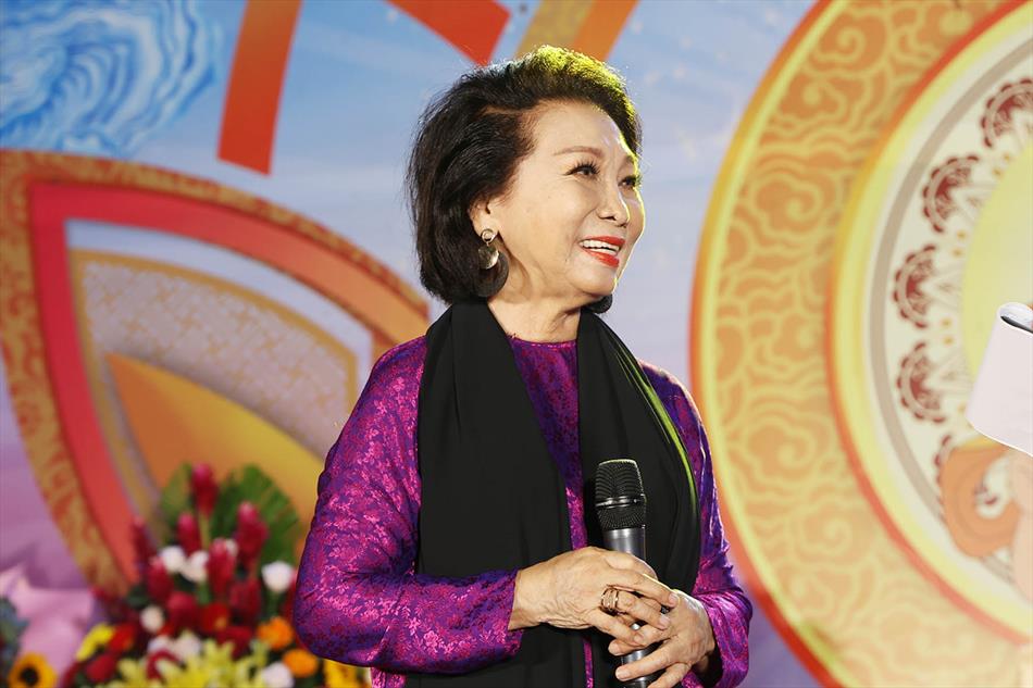 6 NSND BẠCH TUYẾT biểu diễn 6 NSND BẠCH TUYẾT biểu diễn