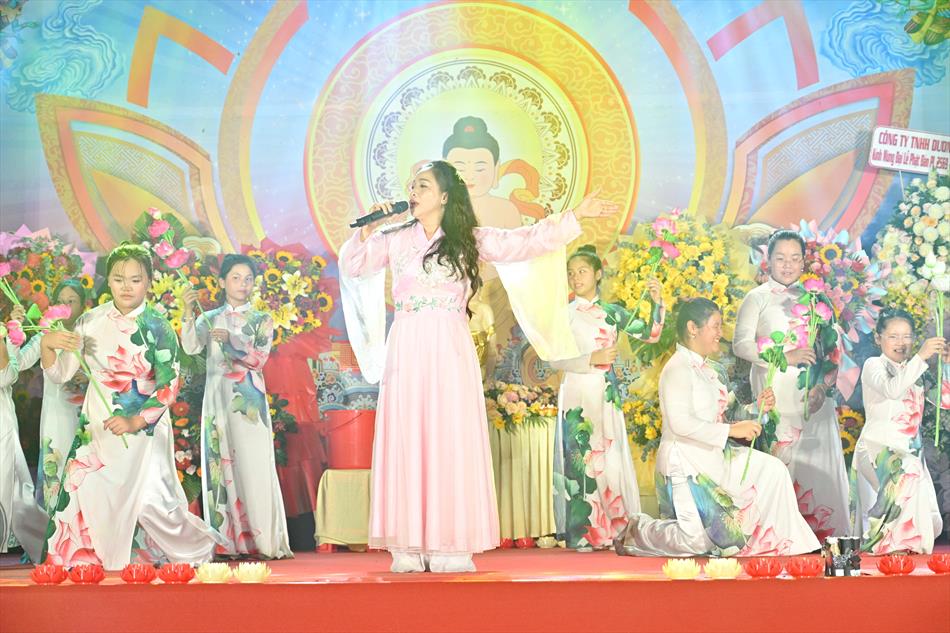 8 TỐP MÚA 8 TỐP MÚA