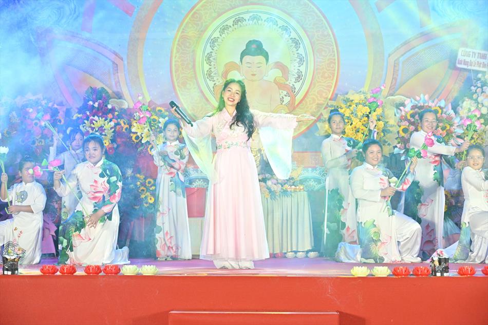 8 TỐP MÚA 8 TỐP MÚA