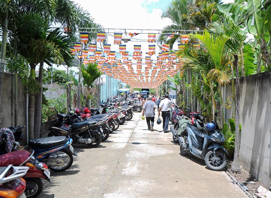 11 ĐÓN KHÁCH, TẮM PHẬT , LƯU NIỆM 11 ĐÓN KHÁCH, TẮM PHẬT , LƯU NIỆM