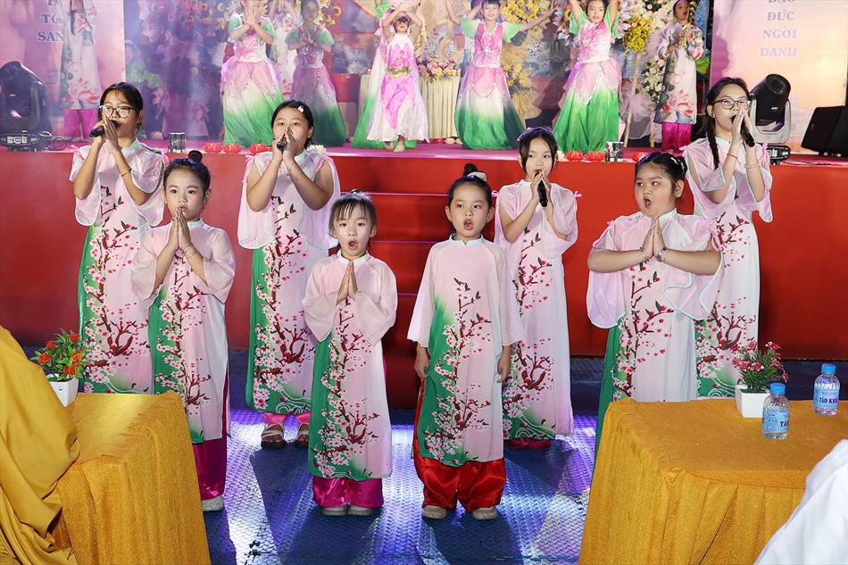 1 QUÝ TÔN ĐỨC VÀ ĐẠI BIỂU TRONG LỄ CHÍNH THỨC 1 QUÝ TÔN ĐỨC VÀ ĐẠI BIỂU TRONG LỄ CHÍNH THỨC