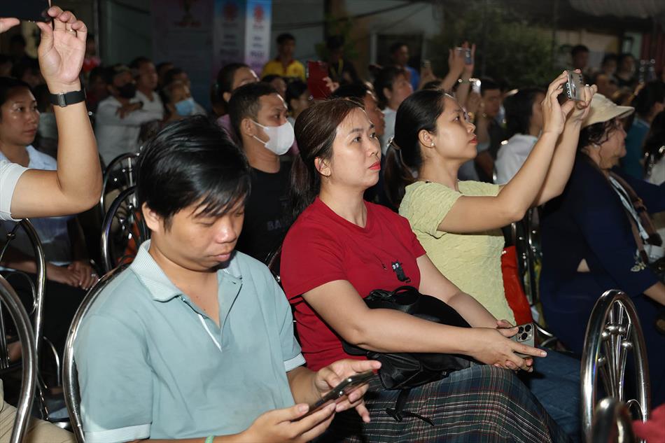 3 ĐẠI CHÚNG THAM DỰ 3 ĐẠI CHÚNG THAM DỰ