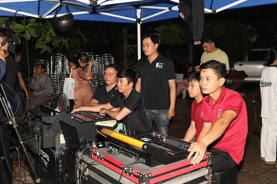 3 ĐẠI CHÚNG THAM DỰ 3 ĐẠI CHÚNG THAM DỰ
