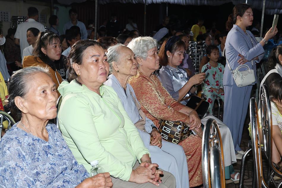 3 ĐẠI CHÚNG THAM DỰ 3 ĐẠI CHÚNG THAM DỰ