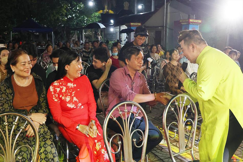 3 ĐẠI CHÚNG THAM DỰ 3 ĐẠI CHÚNG THAM DỰ