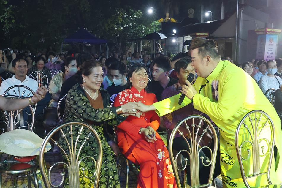 3 ĐẠI CHÚNG THAM DỰ 3 ĐẠI CHÚNG THAM DỰ